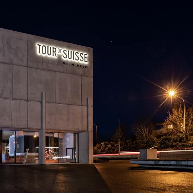 Shop Window lighting Tour de Suisse Rad | Invisua Lighting