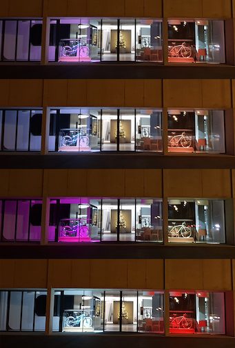 Shop Window lighting Tour de Suisse Rad | Invisua Lighting