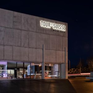 Shop Window lighting Tour de Suisse Rad | Invisua Lighting